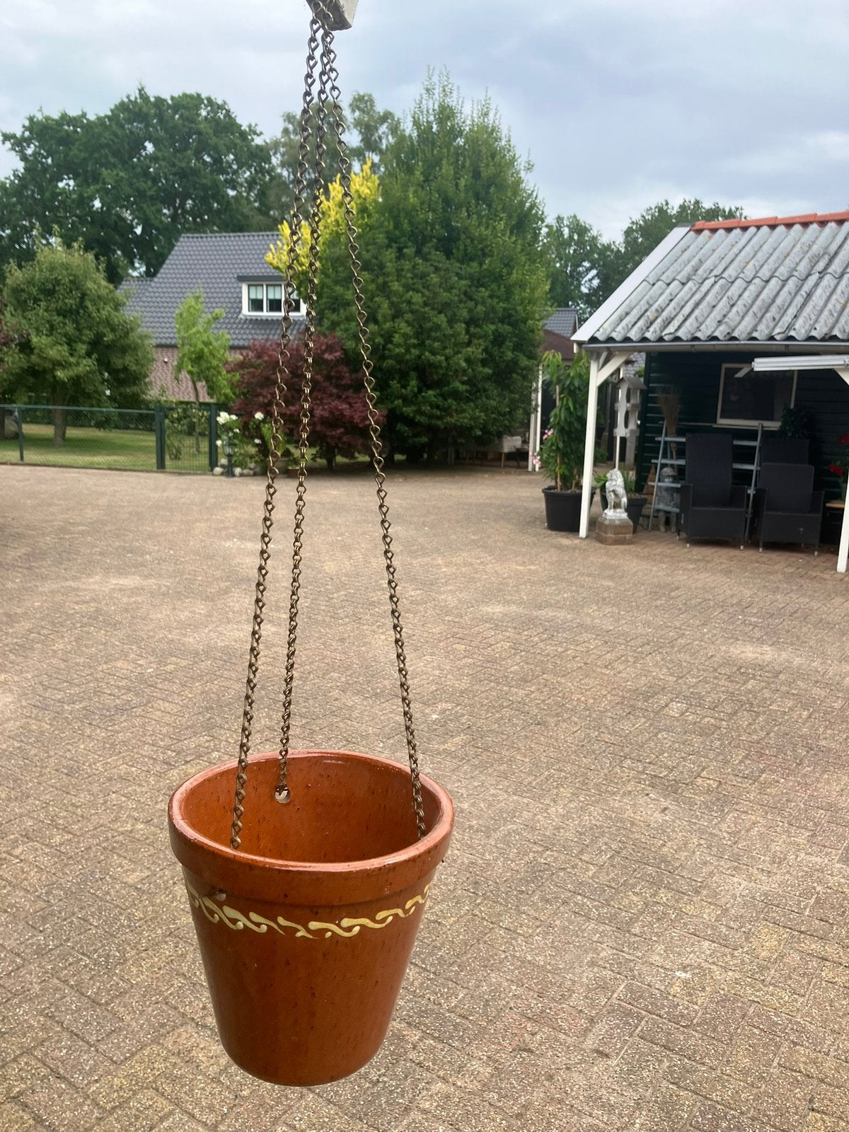 Workumer aardewerk hangpot met koperen ketting., Antiek en Kunst, Ophalen of Verzenden