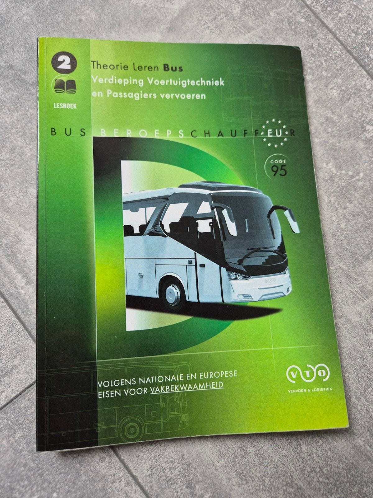 Theorie Leren Bus - Beroepschauffeur - Code 95 - Lesboek 2, Boeken, Ophalen of Verzenden, Zo goed als nieuw, Algemeen