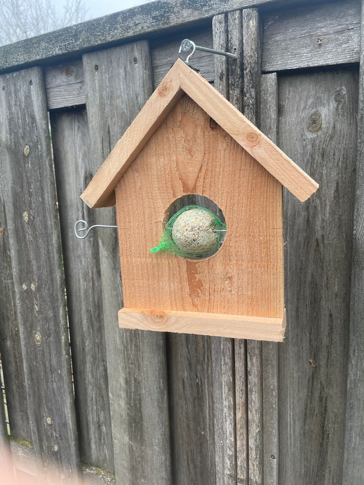 Vogelvoederhuisje voor vetbollen of appels - 20x30 cm, Ophalen of Verzenden, Nieuw