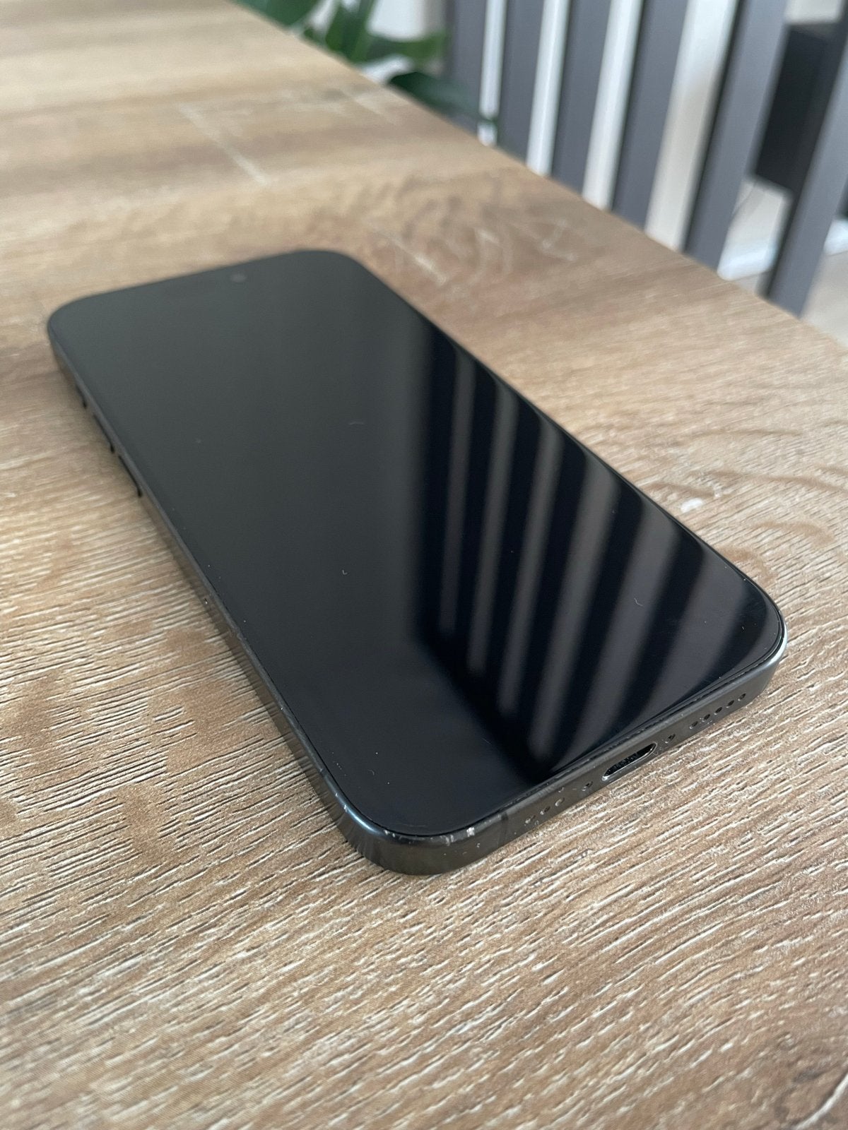 Foto 5 van iPhone 15 Pro 256GB Zwart - Lichte schade