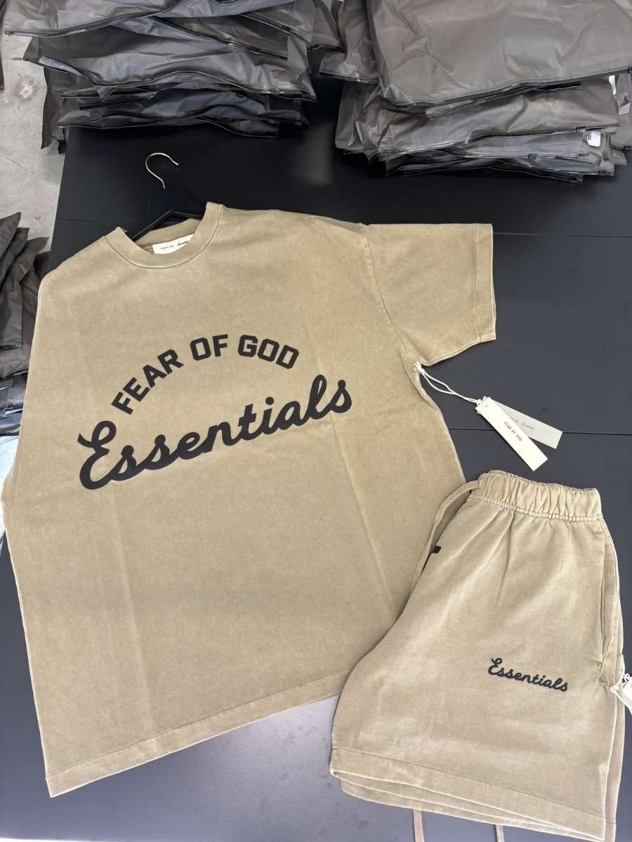 Fear of God Essentials T-shirt en korte broek set, Ophalen of Verzenden, Nieuw, Overige maten, Beige