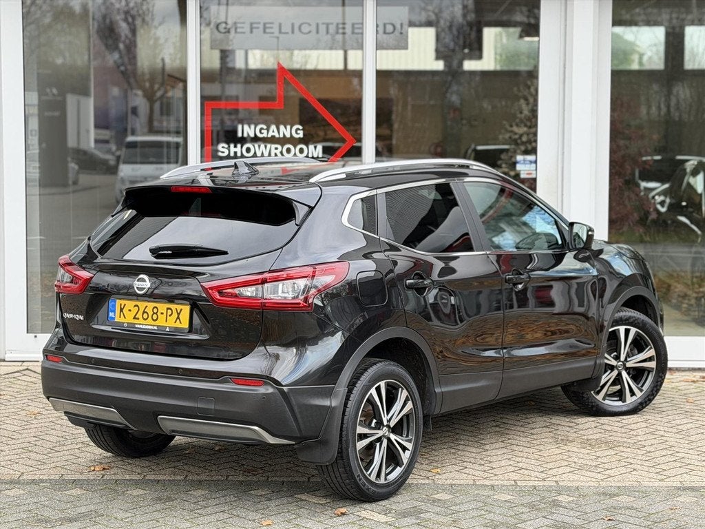 Nissan Qashqai 1.2 DIG-T 115pk N-Connecta | Panoramadak | Na, Gebruikt, 4 cilinders, 116 pk, Zwart