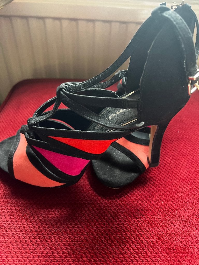 Tamaris suède pumps mt 39, Ophalen of Verzenden, Zo goed als nieuw, Pumps