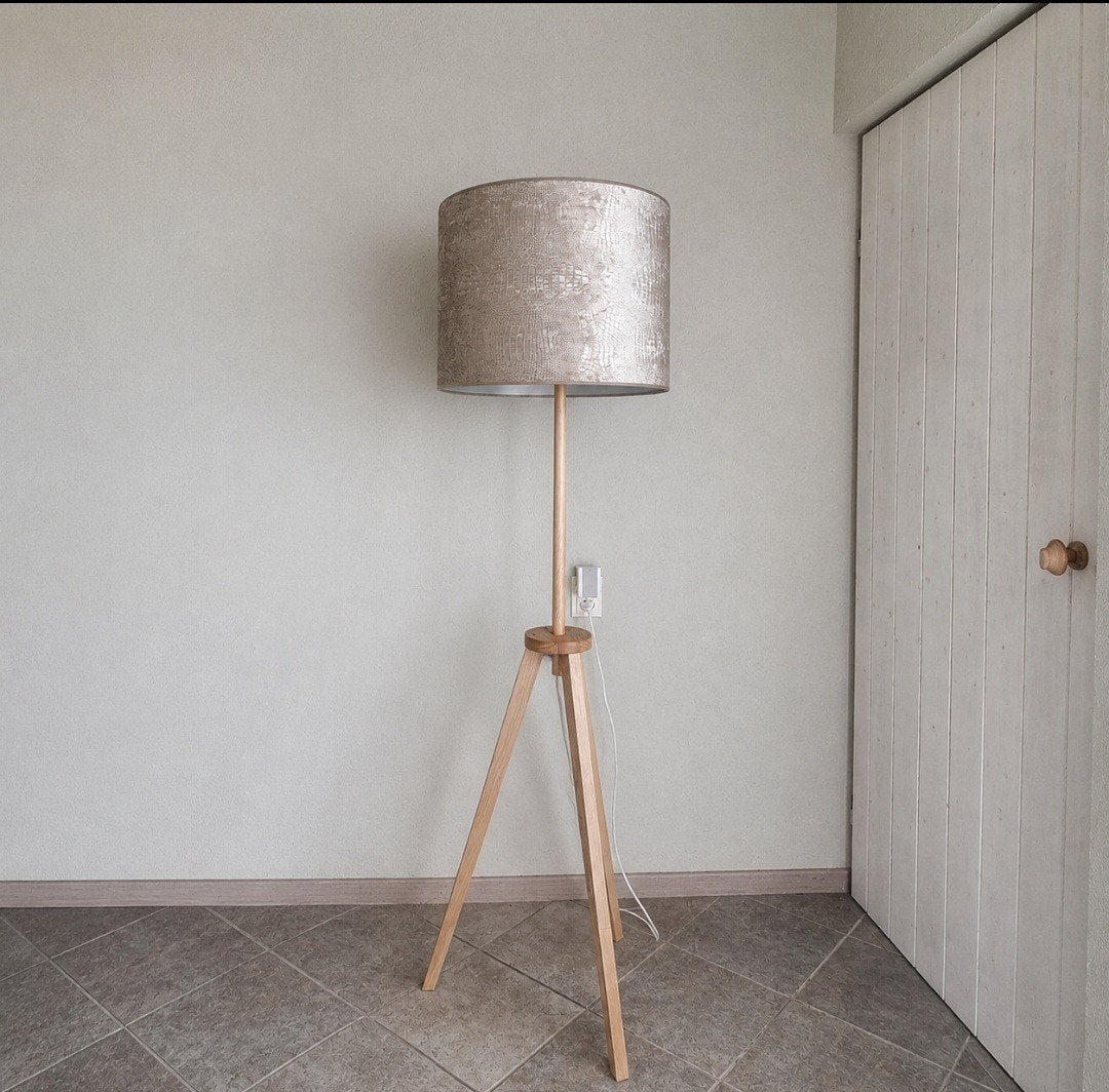 Scandinavische driepoot vloerlamp – Lauters Ikea, Ophalen, E27 (groot), Zo goed als nieuw, 150 tot 200 cm