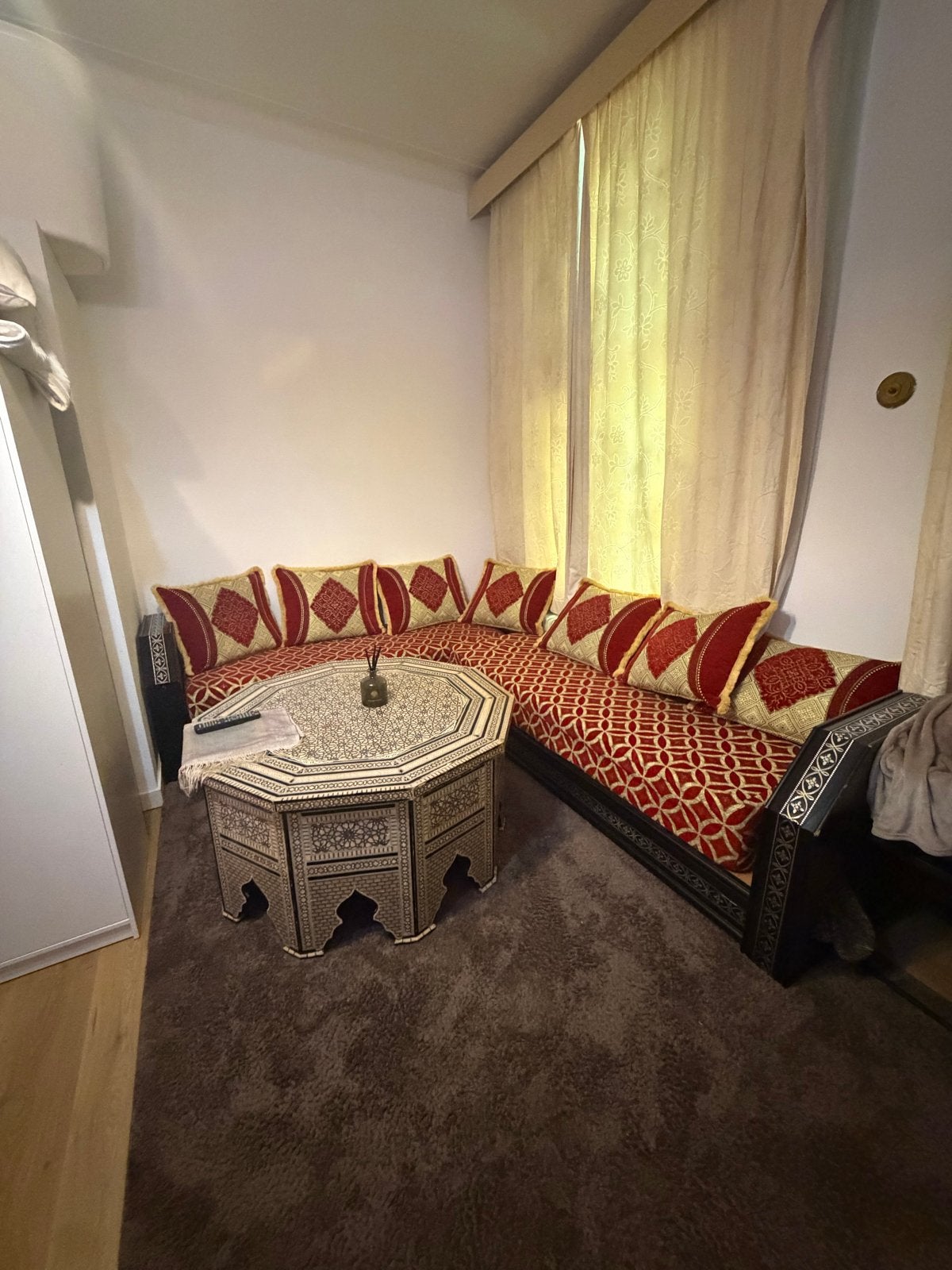 Marokkaanse bank, salon tafel, tv meubel met tv en 2 kasten, Huis en Inrichting, Overige materialen, Gebruikt, Ophalen of Verzenden