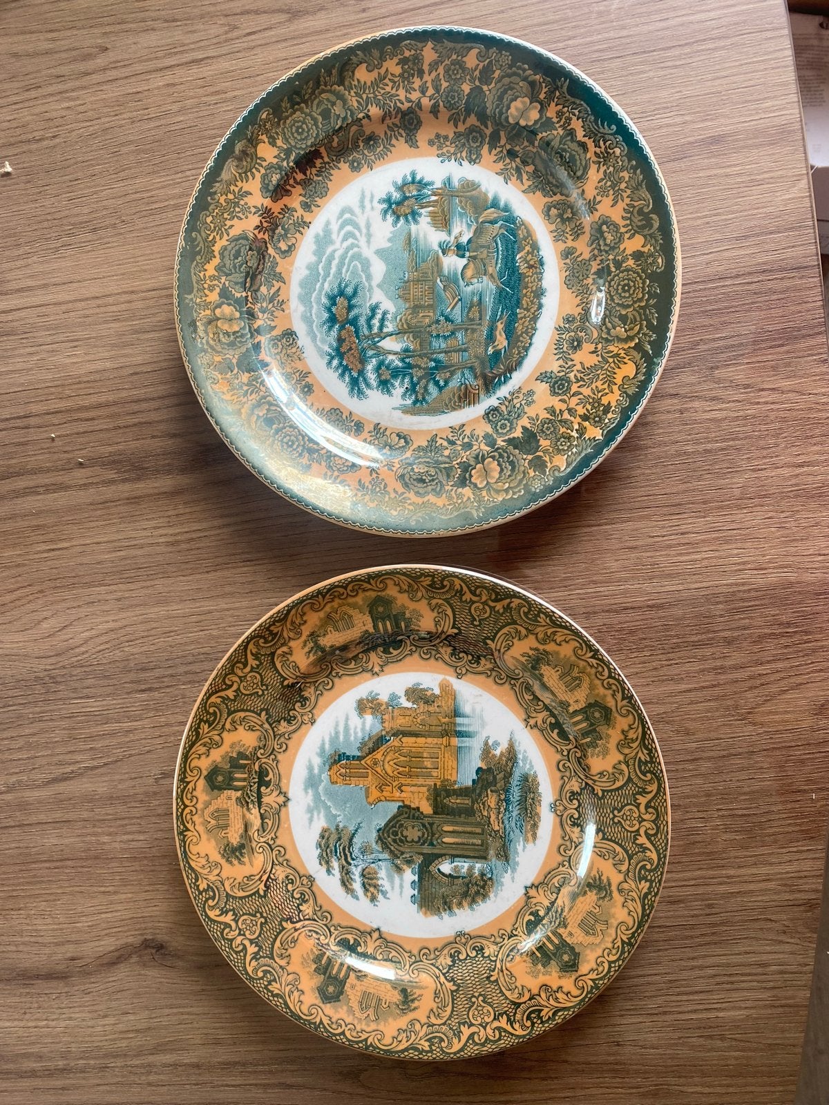Set van 2 vintage decoratieve borden - Amazone & Abbey, Ophalen