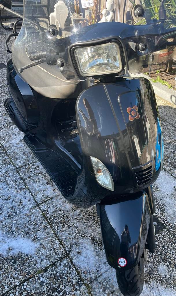 AGM Scooter - Blauw Kenteken - Nieuwe Accu & Achterband, Fietsen en Brommers, Ophalen, Gebruikt, Maximaal 25 km/u, Benzine