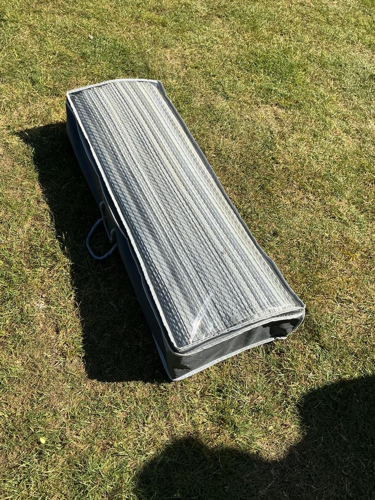 Kampa Voortent Tapijt 300/330 cm - Uitstekende Staat, Caravans en Kamperen, Caravan accessoires, Ophalen, Gebruikt