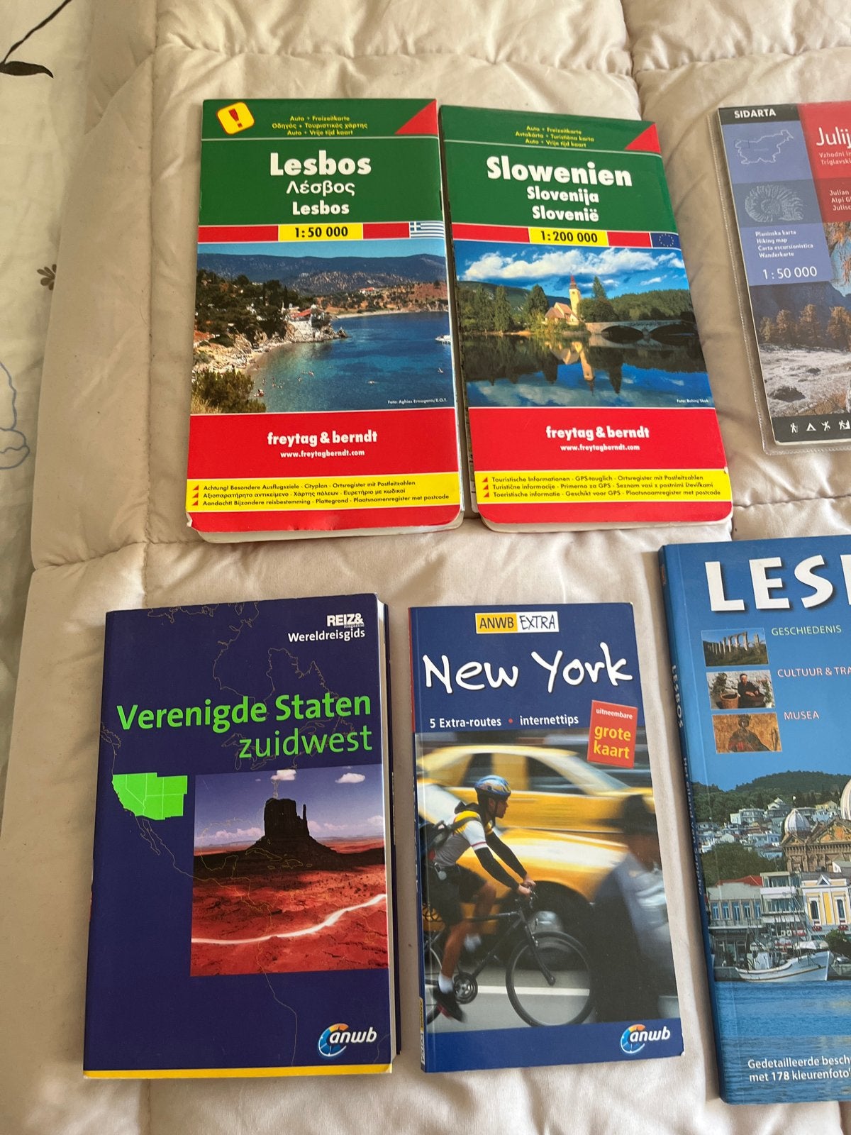 Reisgidsen en Kaarten: en Wereldwijd. 2 van Lesbos  verkocht, Boeken, Europa, Ophalen of Verzenden, Zo goed als nieuw, Reisgids of -boek