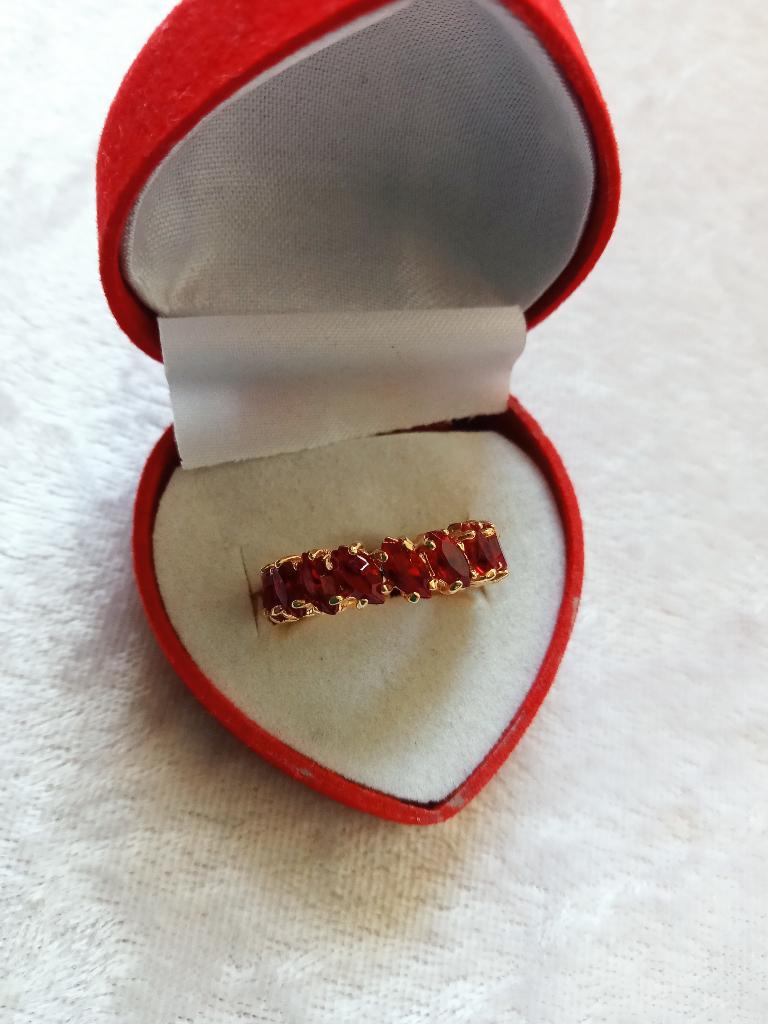 Mooie Goud Doublé Bandring met rode Swarovski Kristallen, Sieraden, Tassen en Uiterlijk, Antieke sieraden, Verzenden, Zilver, Ring