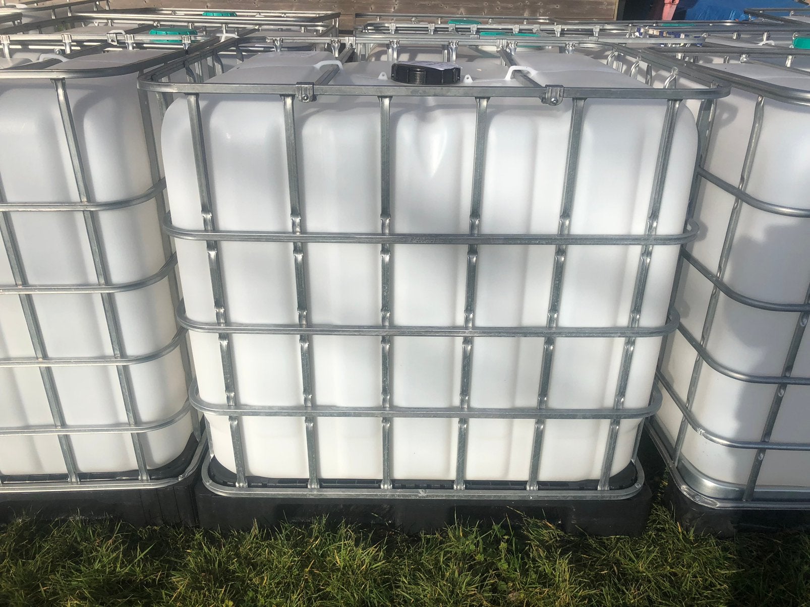 Mooie witte ibc containers op kunststof pallet, Ophalen, Zo goed als nieuw