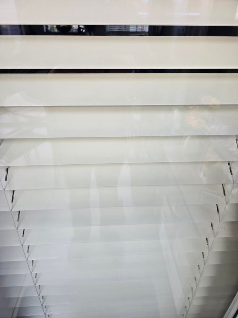 Jaloezie Sunway (luxaflex) wit/crème 165x60 cm, Huis en Inrichting, Stoffering | Gordijnen en Lamellen, 150 tot 200 cm, Crème