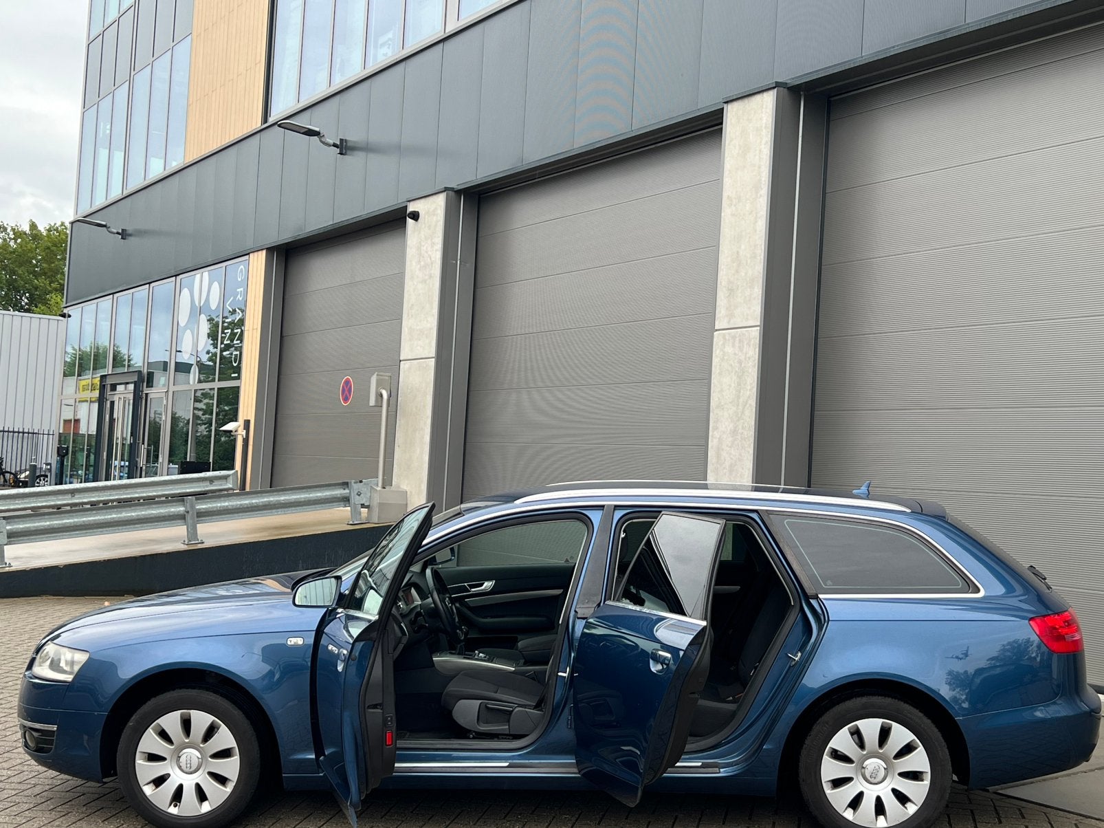 Nette Audi A6 2.4 V6 177PK Avant Benzine/Apk/Airco/Navi/PDC!, Auto's, Audi, Voorwielaandrijving, Stof, Blauw, Handgeschakeld