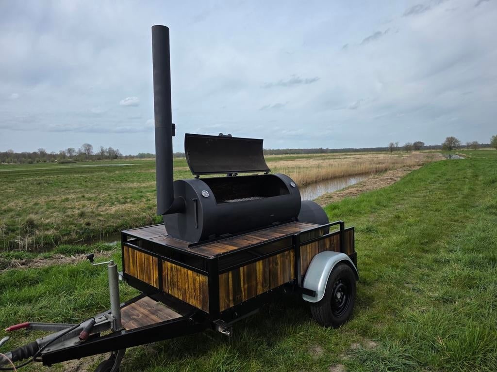 1 kleps offset smoker op Geremde enkelasser., Tuin en Terras, Houtskoolbarbecues, Nieuw, Ophalen of Verzenden, 24 inch, 1 kleps
