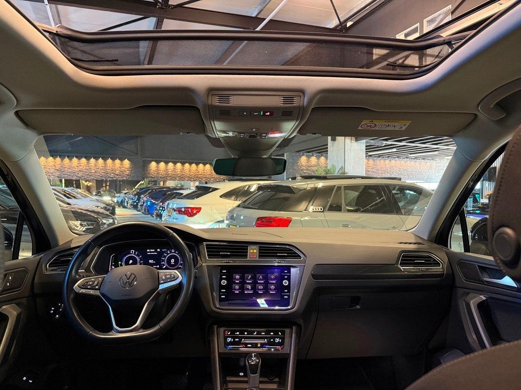 Volkswagen TIGUAN 1.4 TSI eHybrid R-Line|PANO|FULL OPTIONS, Auto's, Volkswagen, 1716 kg, 4 cilinders, 150 pk, Zwart