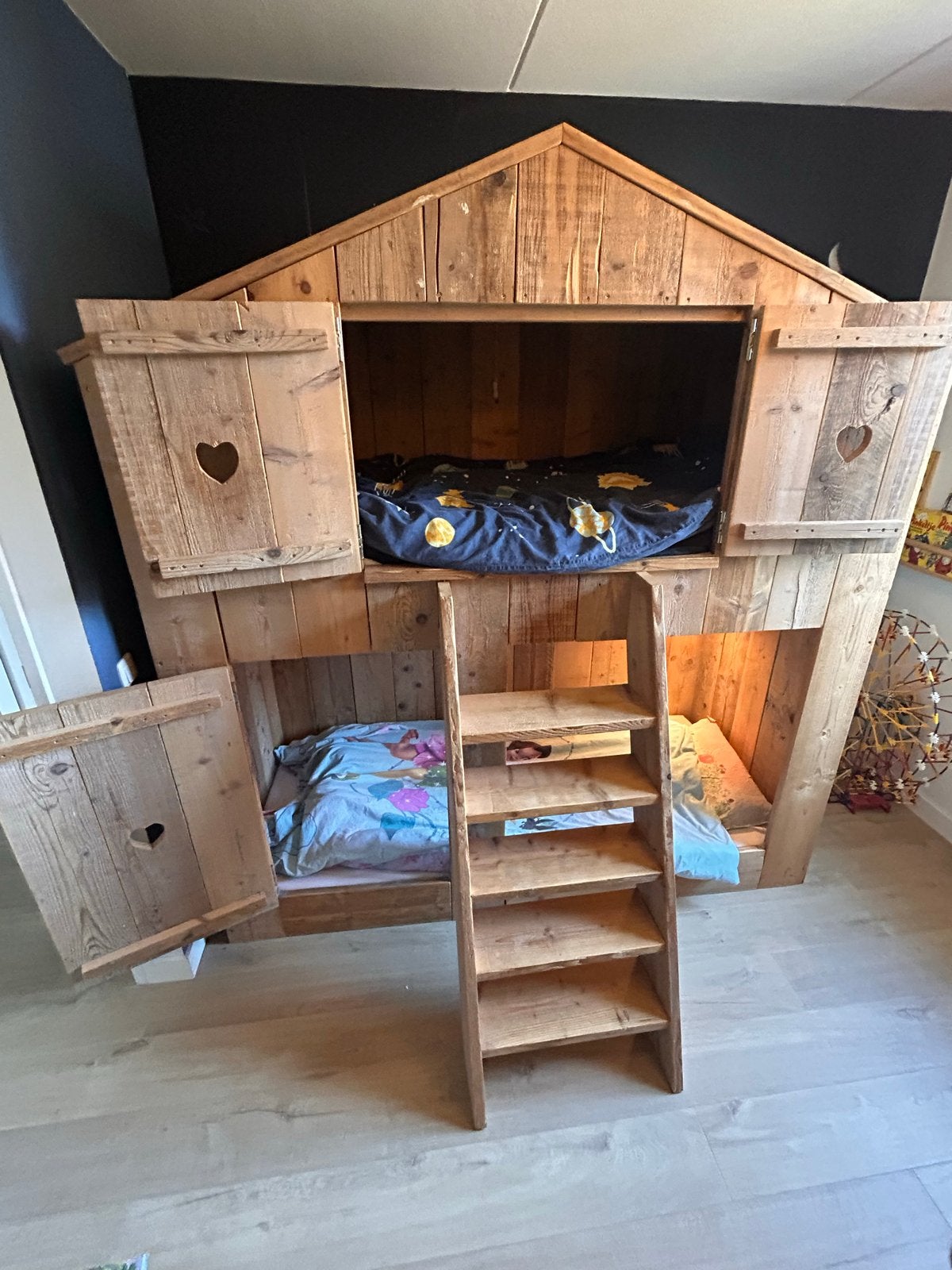 Uniek handgemaakt houten stapelbed/huisbed, Ophalen, Gebruikt, 90 cm, Tweepersoons