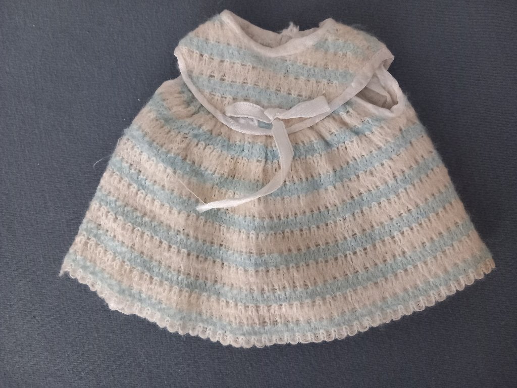 Vintage Frans poppenjurkje  12 cm, Poupee Bella., Ophalen, Zo goed als nieuw, Kleertjes