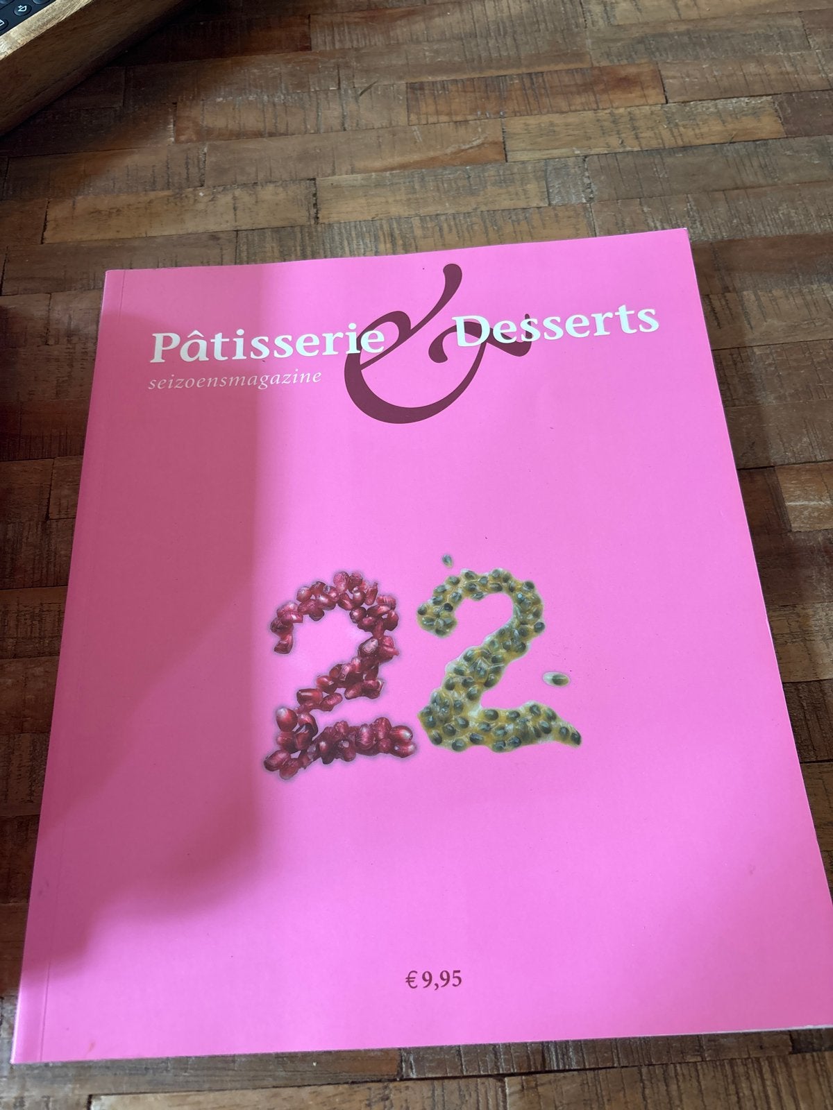 Pâtisserie & Desserts Seizoensmagazine 22, Ophalen of Verzenden, Zo goed als nieuw, Europa, Taart, Gebak en Desserts