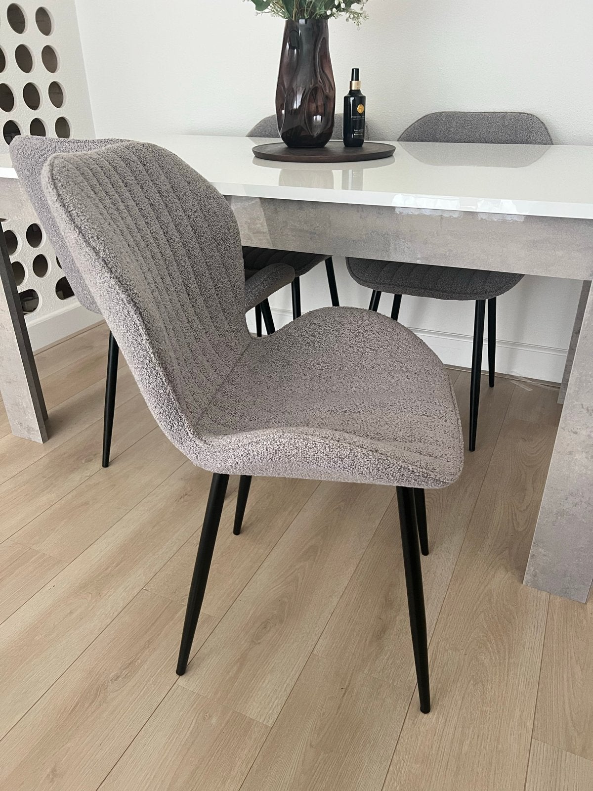 Set van 4 grijze stoelen met zwarte poten - Zeer nette staat, Ophalen, Zo goed als nieuw, Vier, Stof