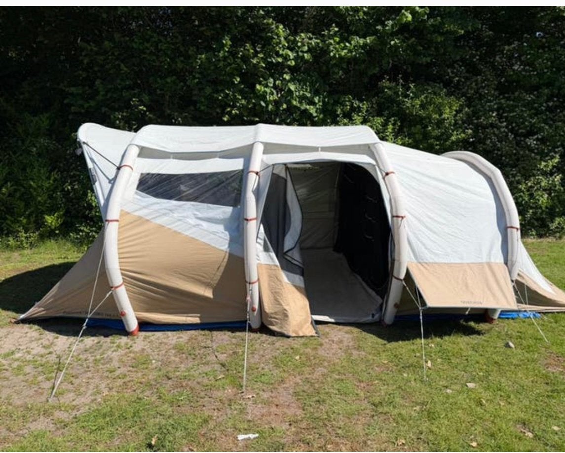 Quechua opblaasbare black and freah 6.1 tent, Ophalen of Verzenden, Zo goed als nieuw, Tot en met 6
