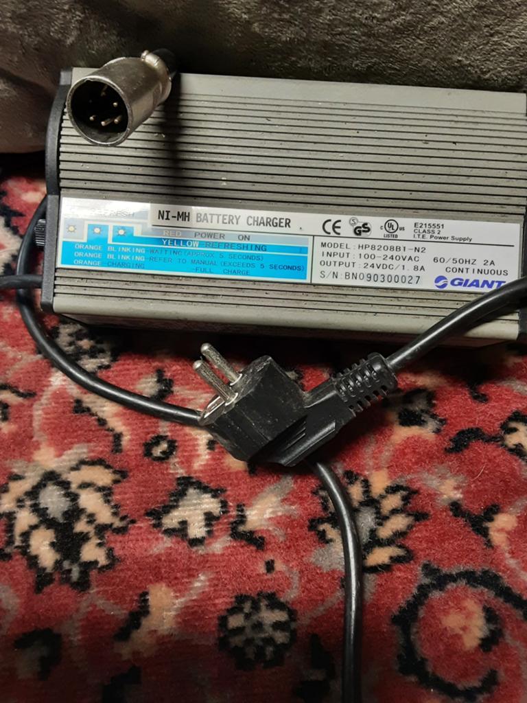 Giant Ni-MH Acculader HP8208B1-N2 24V 1.8A, Ophalen of Verzenden