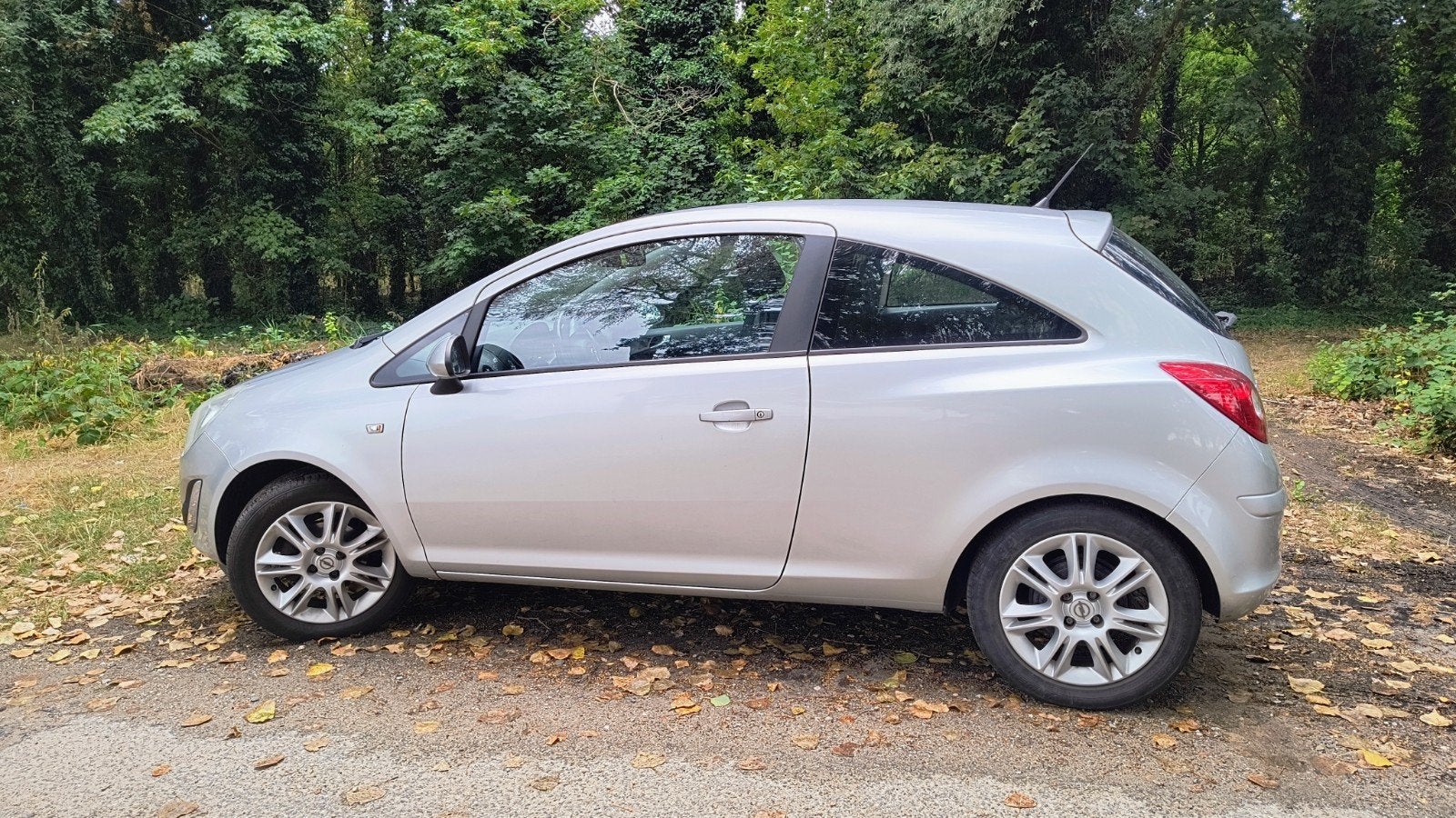 Opel Corsa 1.4 64KW 3D 2012 Grijs, Voorwielaandrijving, Stof, 40 €/maand, 1398 cc