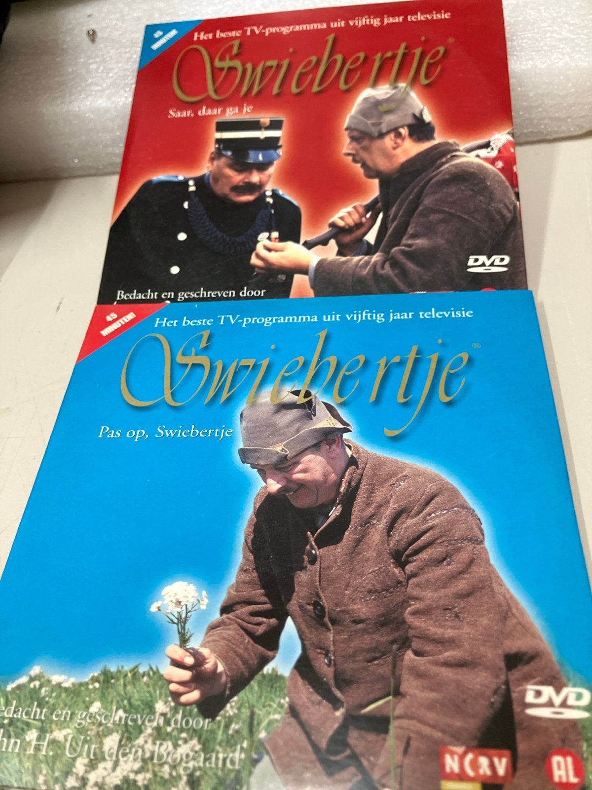 Swiebertje DVD's: Saar, daar ga je en Pas op, Swiebertje, Inclusief DVD, Zo goed als nieuw, Komedie, Vanaf 6 jaar