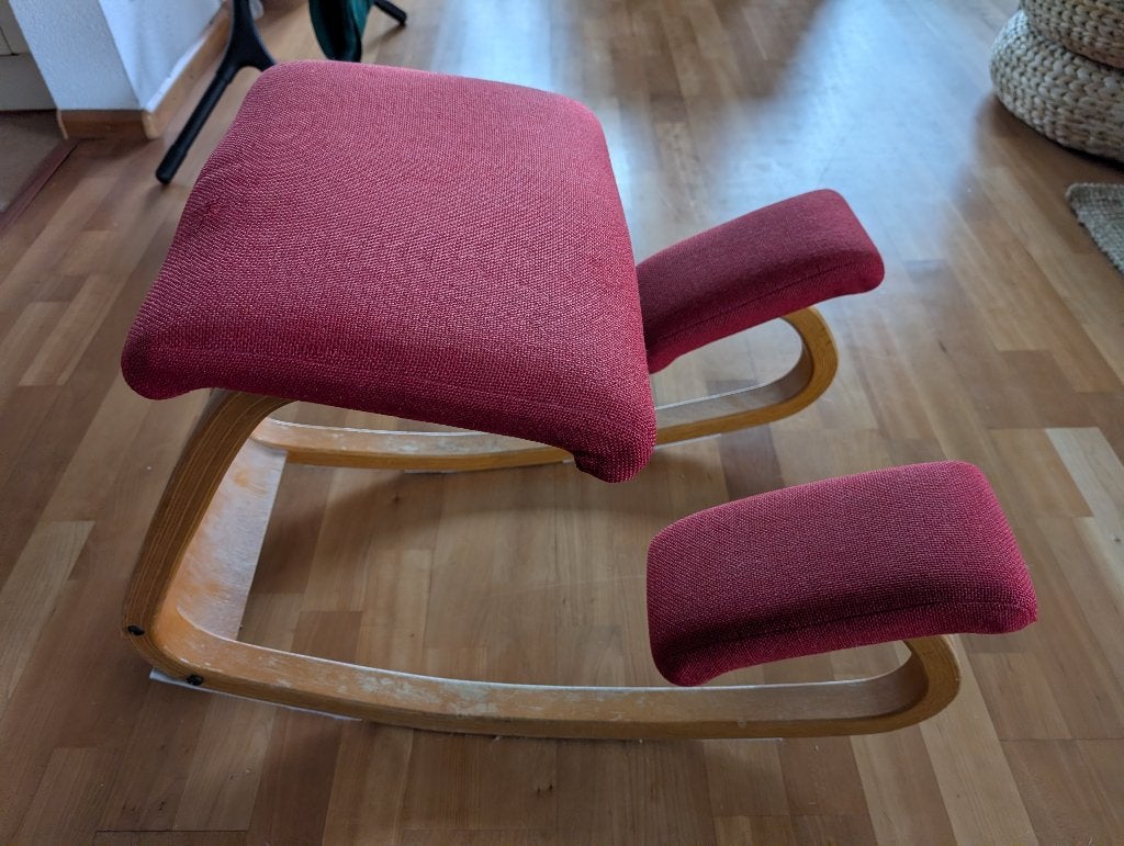 Varier ergonomische kniestoel / Varier red kneeling chair, Ophalen, Gebruikt, Bureaustoel, Rood