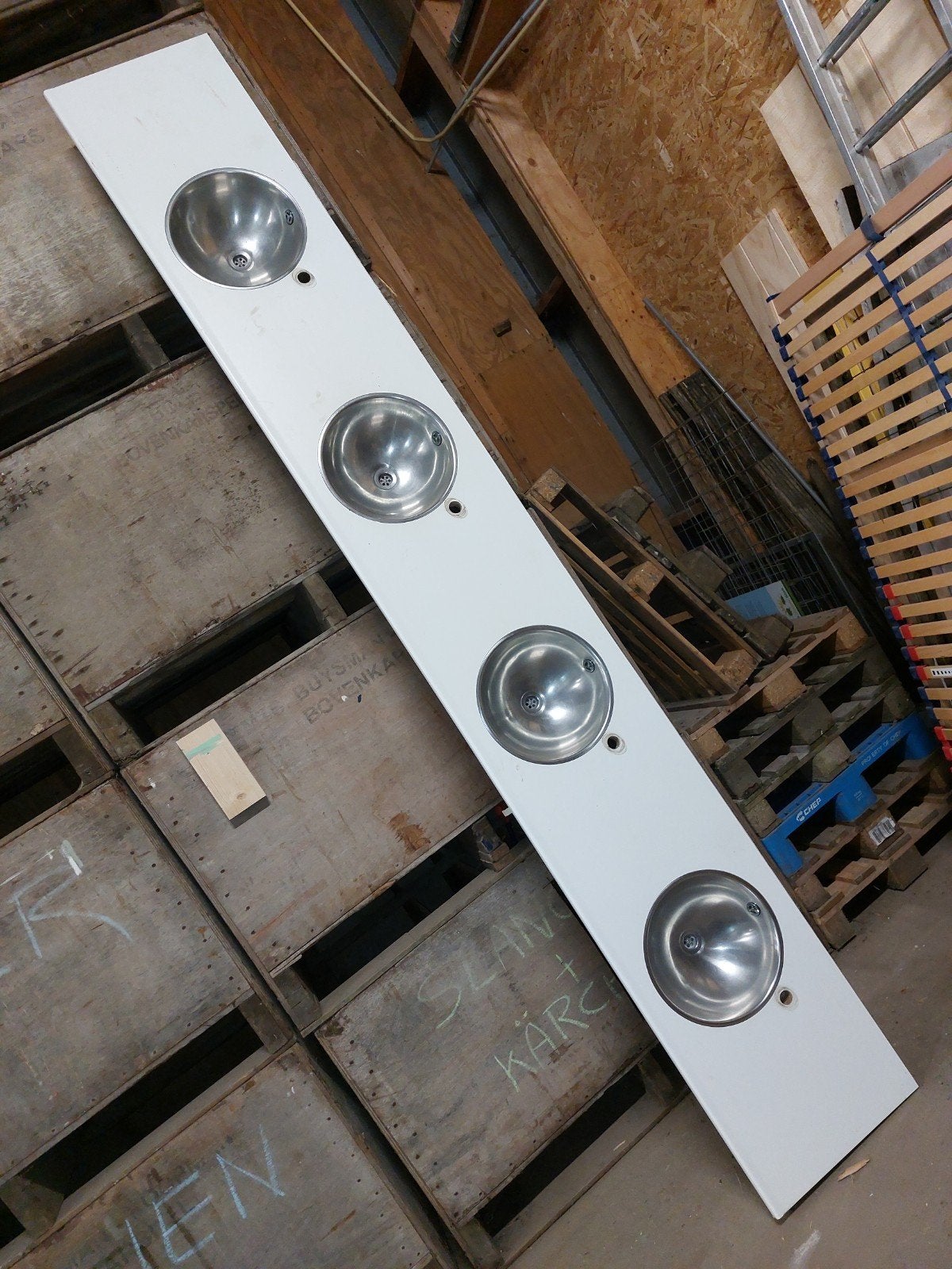 3.5m blad met 4 gebruikte wasbakken, Ophalen