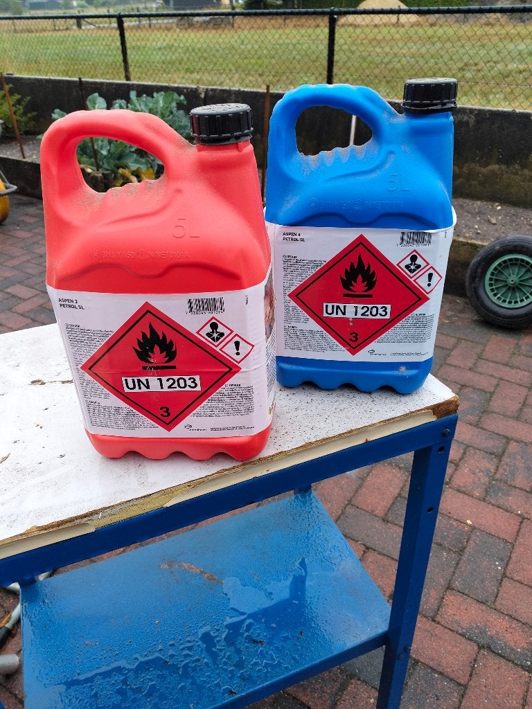 8 jerrycans 5 liter, Ophalen, Gebruikt