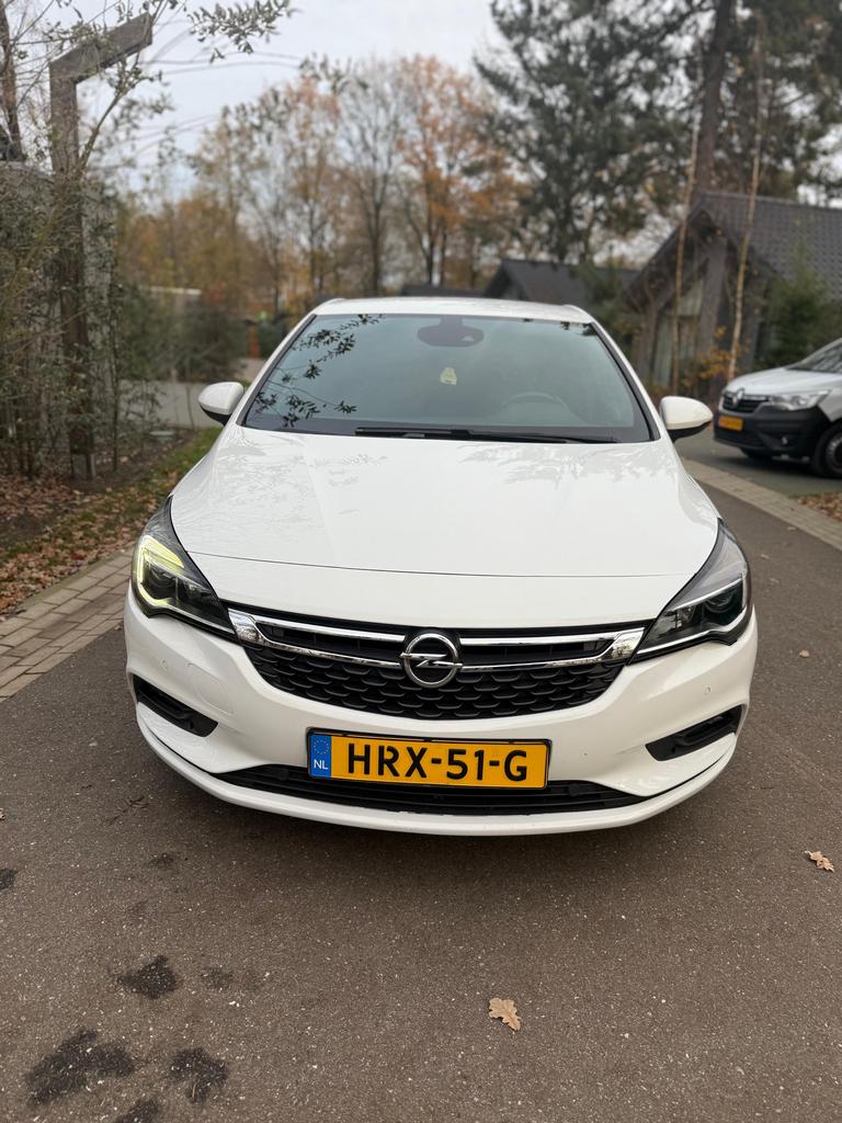 Opel Astra 1.6 Cdti 110pk uit 2016 wit, Stof, Zwart, 4 cilinders, Wit