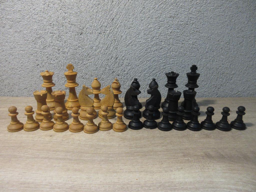 Oude houten schaakstukken, Ophalen of Verzenden, Gebruikt