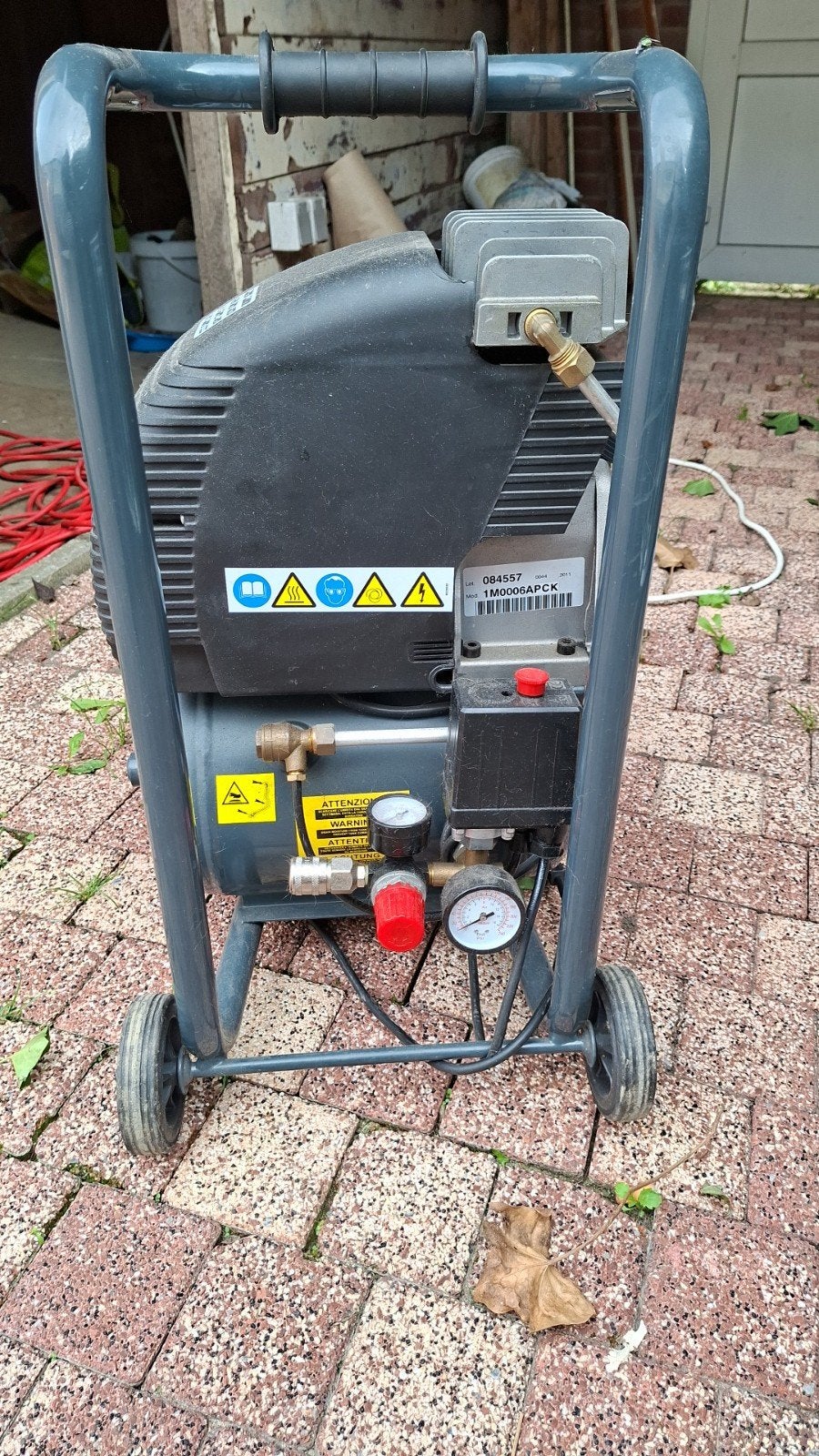 Mobiele compressor - Zo goed als nieuw, Doe-het-zelf en Verbouw, 6 tot 10 bar, Ophalen of Verzenden, Zo goed als nieuw, 25 tot 100 liter