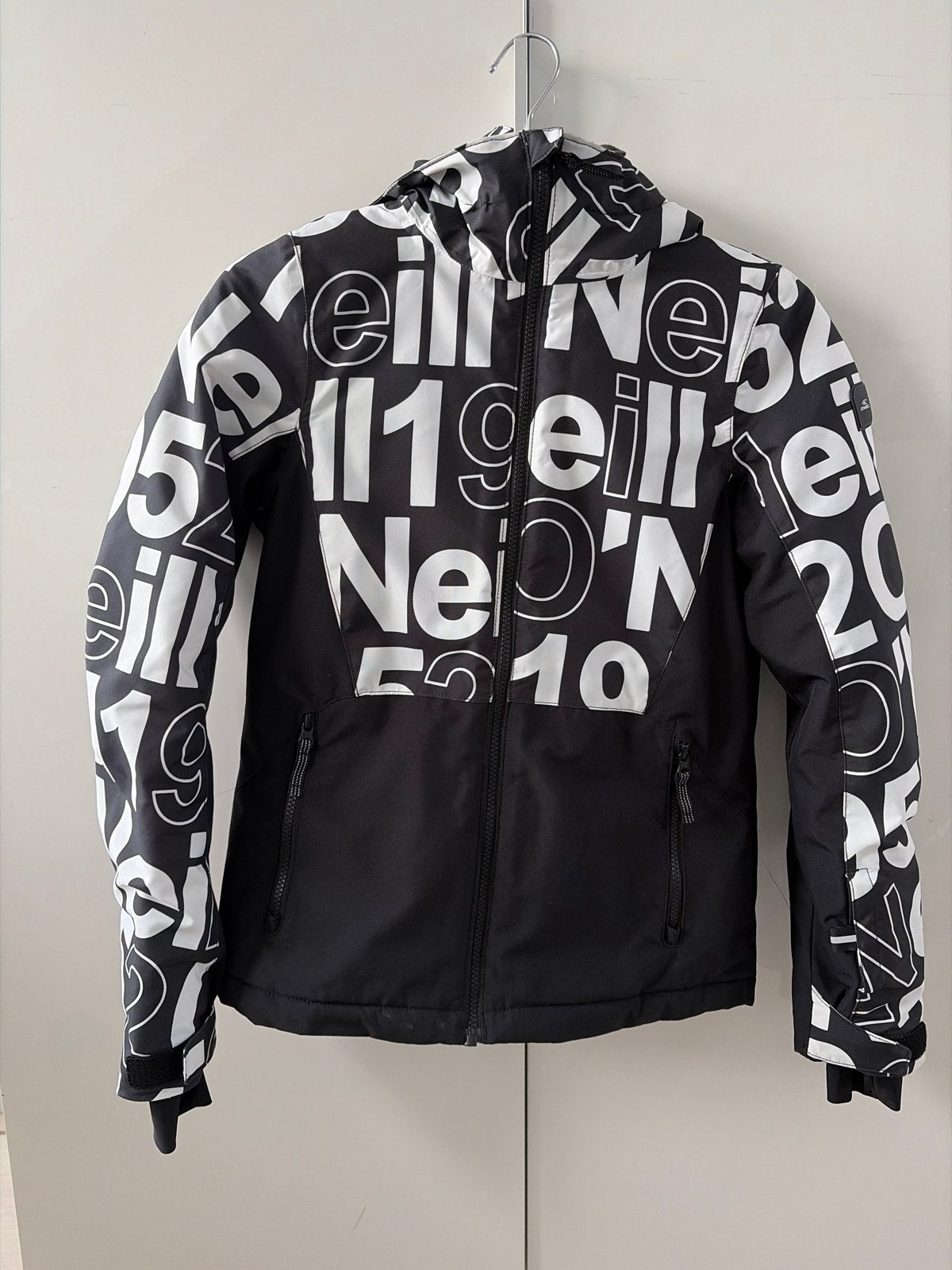 O'Neill ski-jas/winterjas - Zwart/Wit met print - Maat 164, Ophalen of Verzenden, Gebruikt, Jongen, Jas