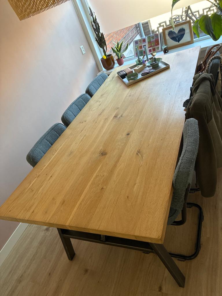 Grote houten eettafel met metalen onderstel, Huis en Inrichting, Tafels | Eettafels, Gebruikt, 100 tot 150 cm, Eikenhout, 200 cm of meer