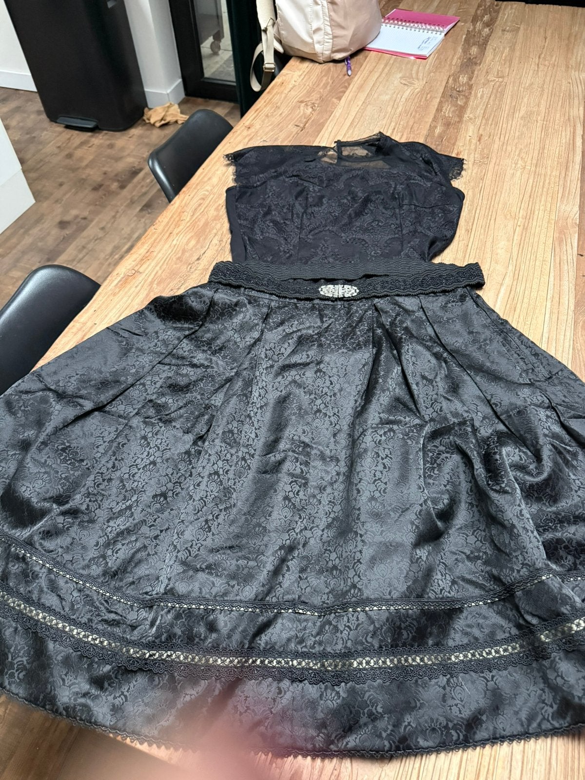 Dirndl rok (maat 44) en body (maat 42), Kleding | Dames, Ophalen, Zo goed als nieuw, Maat 42/44 (L), Overige thema's