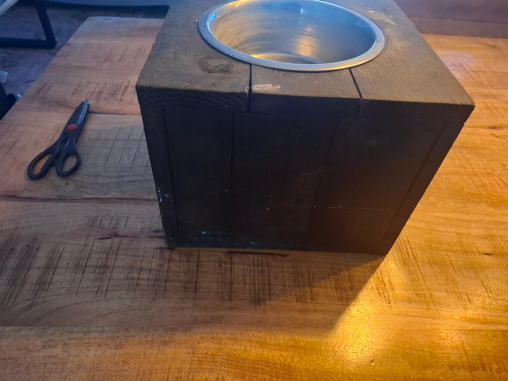 Voerbak hond, Ophalen