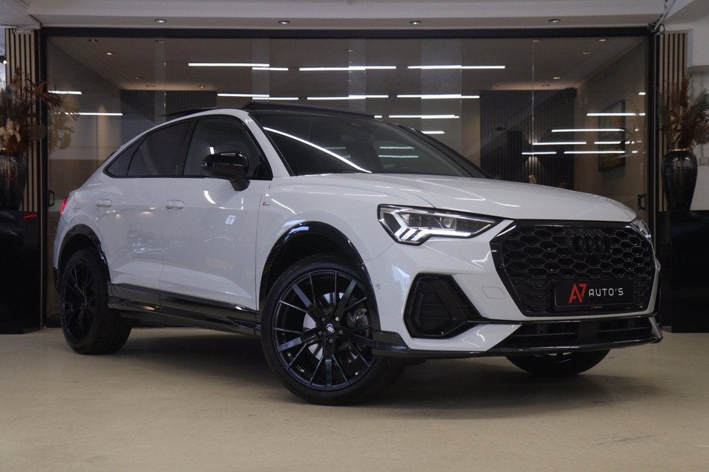 Audi Q3 Sportback 45 TFSI e S Edition 3X S-Line /PANO/KEYLES, Gebruikt, Zwart, Leder en Stof, Wit