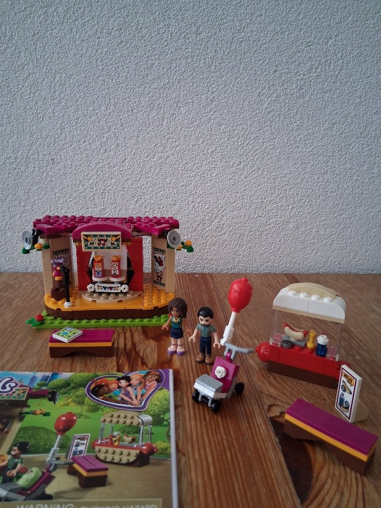Lego Friends 41334 Mia's optreden in het park, Ophalen of Verzenden, Gebruikt