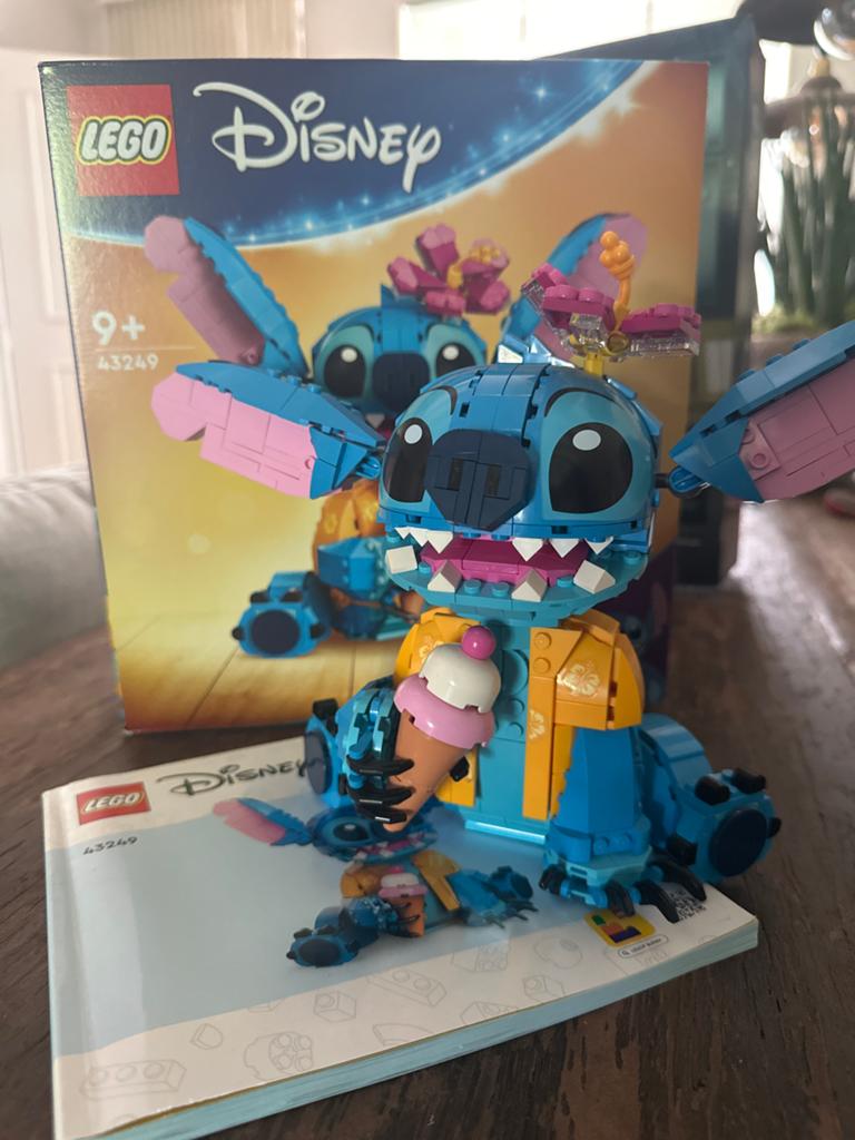 LEGO Disney Stitch 43249 - Compleet met boekje en doos, Lego, Ophalen of Verzenden, Zo goed als nieuw, Compleet