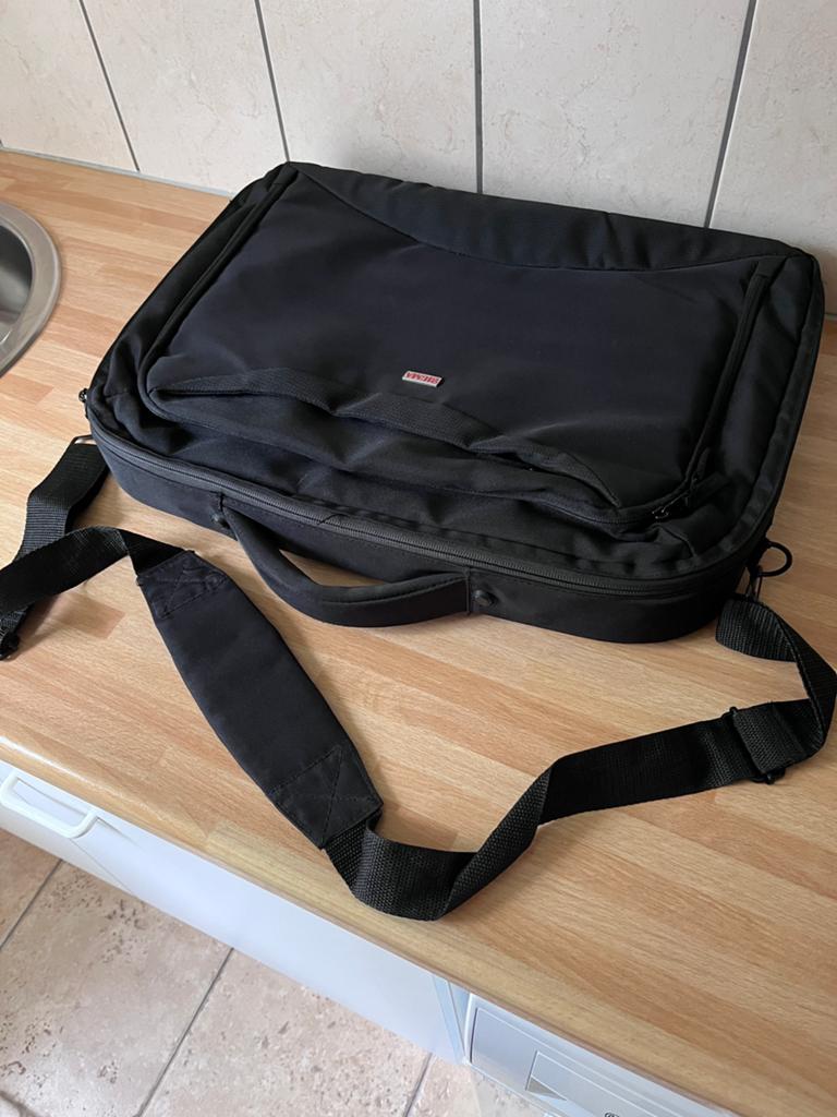 Zwarte Sigma laptop tas met draagriem, Computers en Software, Laptoptassen, 17 inch of meer, Ophalen of Verzenden, Zo goed als nieuw