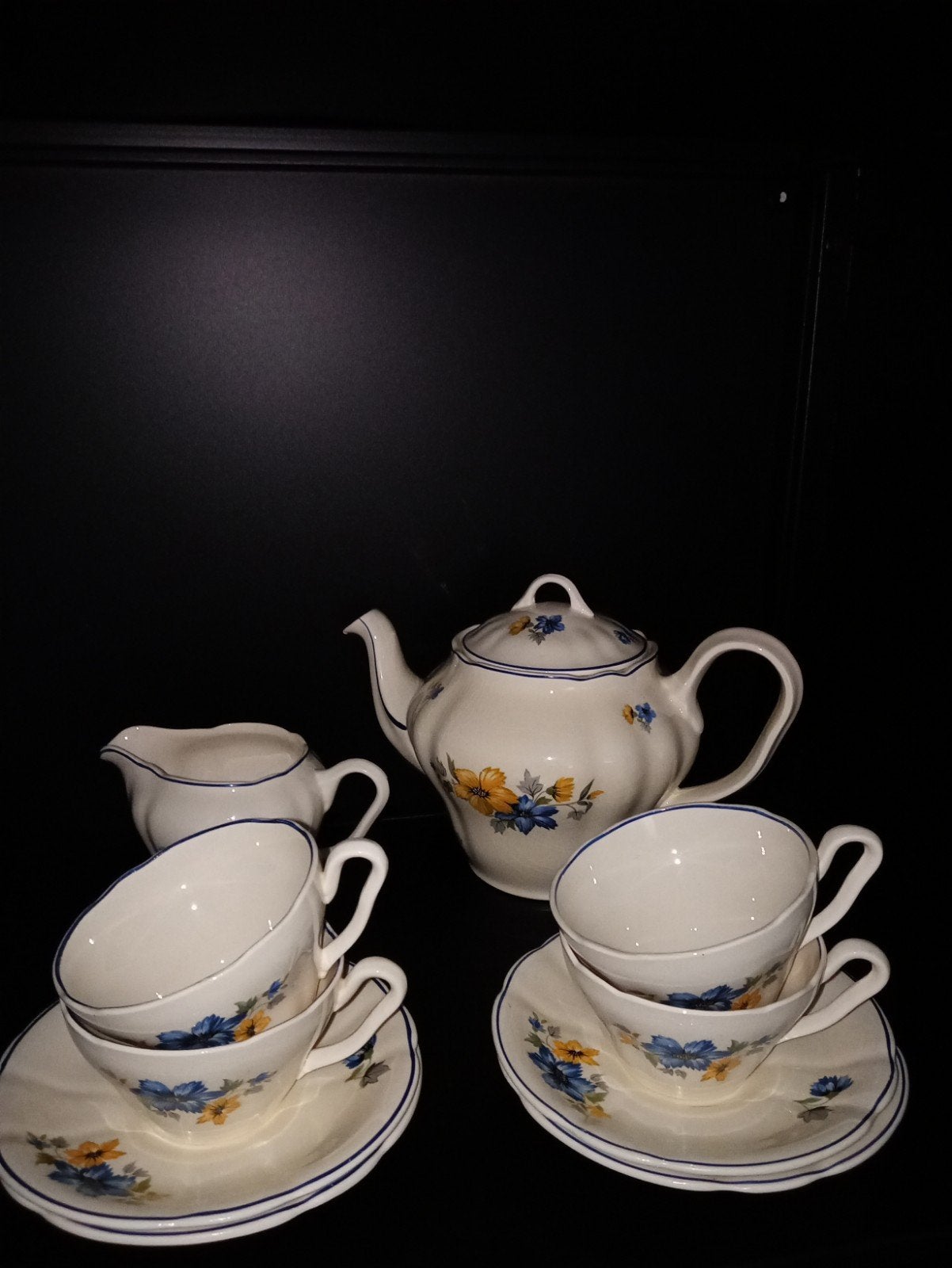 Oud theeservies met bloemmotief - Société Céramique, Antiek en Kunst, Antiek | Servies compleet, Ophalen of Verzenden