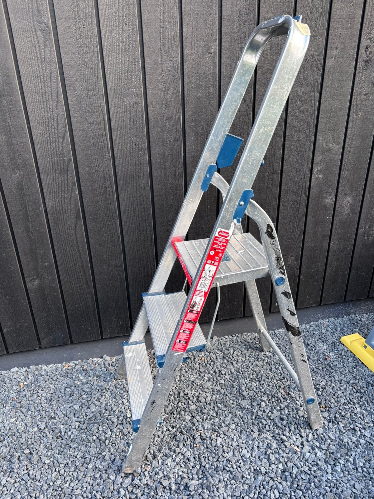 Altrex Huishoudtrap D803 - 3 treden, lichtgewicht, Doe-het-zelf en Verbouw, Ophalen, Gebruikt, Trap, Opvouwbaar of Inschuifbaar