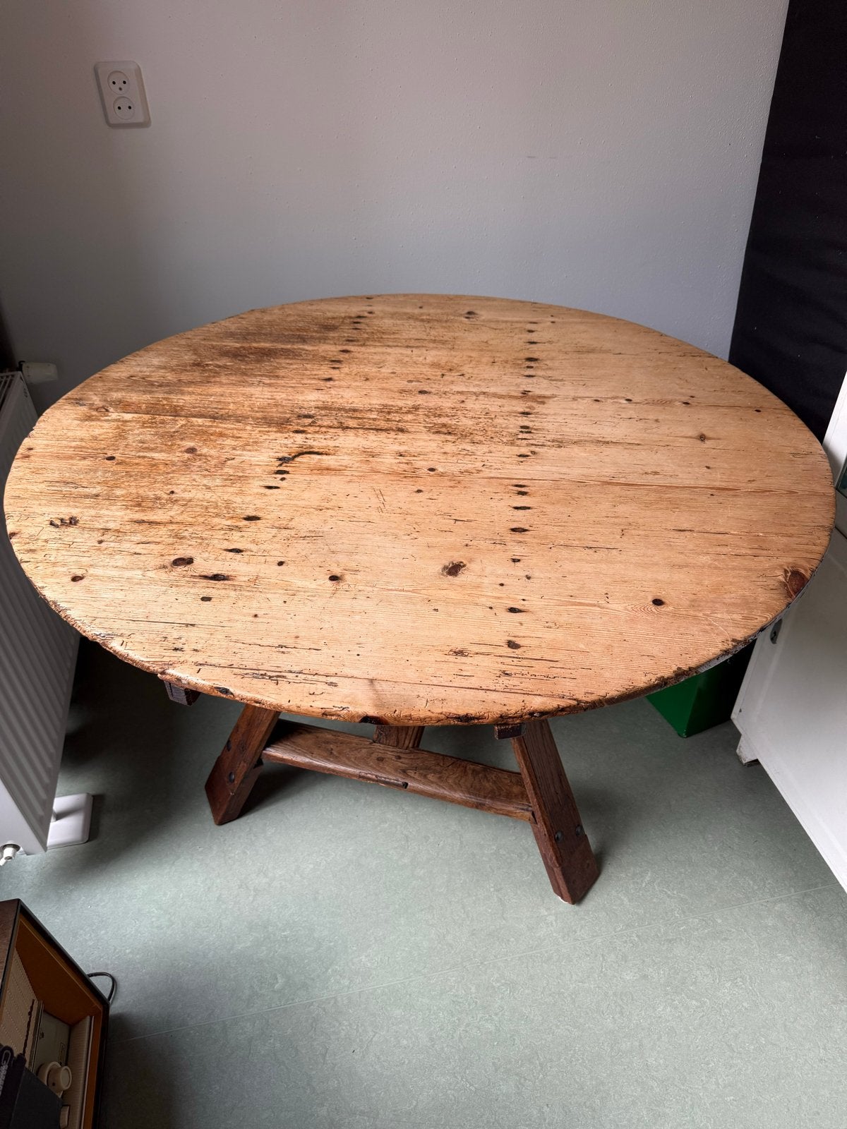 Antieke houten tafel met 3 poten - Meer dan 100 jaar oud, Antiek en Kunst, Ophalen