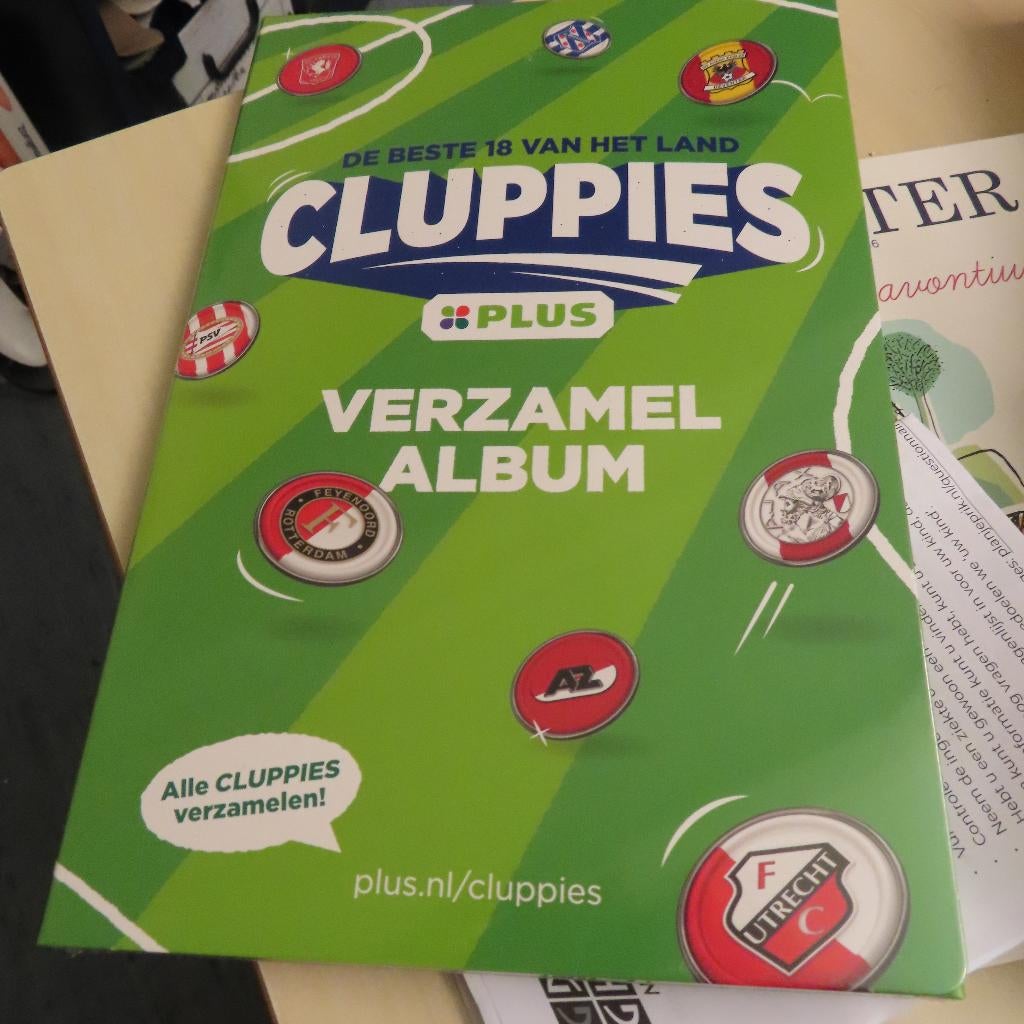 Cluppies album Plus  met  14 losse cluppies, Verzamelen, Supermarktacties, Plus, Verzenden