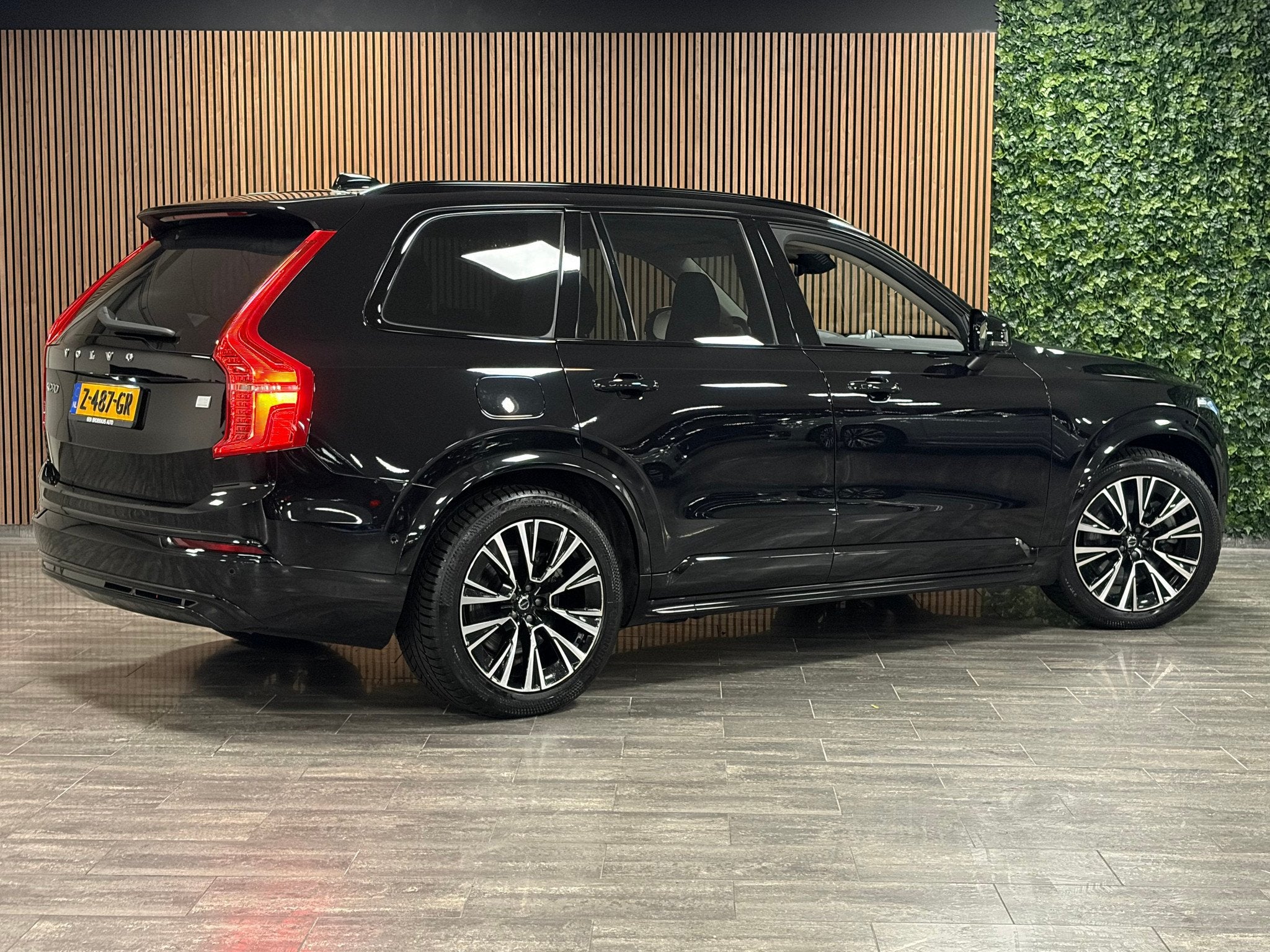 Volvo XC90 T8 AWD Recharge Ulta Dark, 12 maanden, Gebruikt, 4 cilinders, 7 stoelen