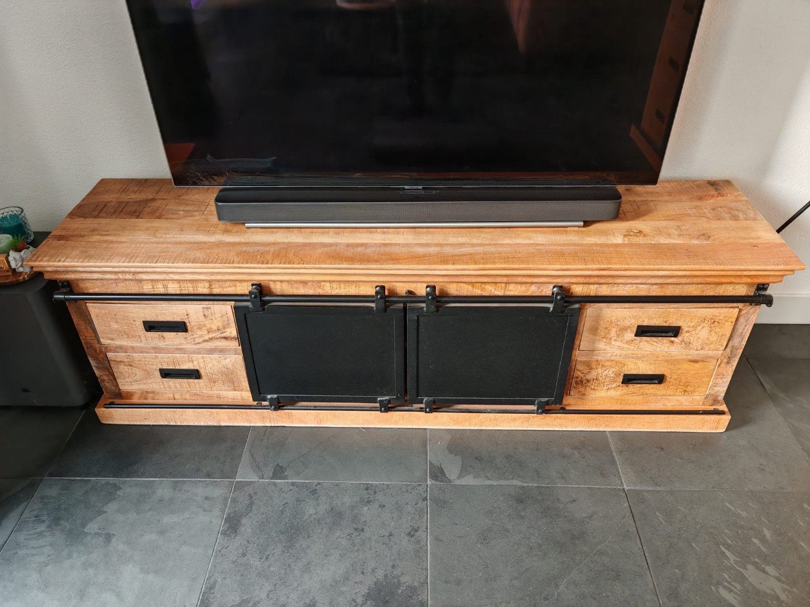 Massief Mangohouten tv meubel, Huis en Inrichting, 150 tot 200 cm, Ophalen of Verzenden, Zo goed als nieuw, Minder dan 100 cm