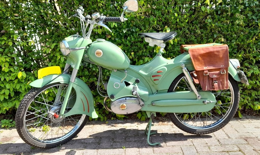 HMW Admiraal Tour 50CC, Maximaal 45 km/u, 50 cc, 3 versnellingen, Ophalen