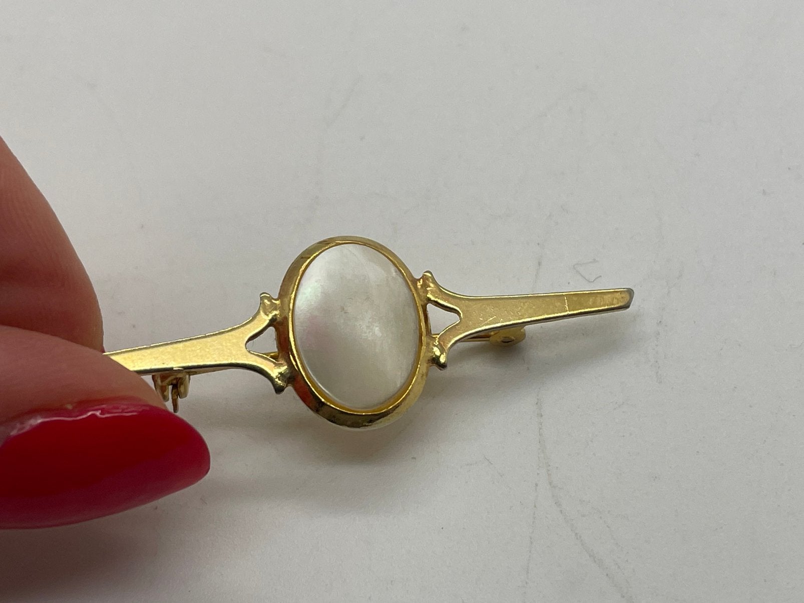 E520 Prachtige zilveren broche goudkleur parelmoer, 4 tot 7 cm, Ophalen of Verzenden, X, Met edelsteen