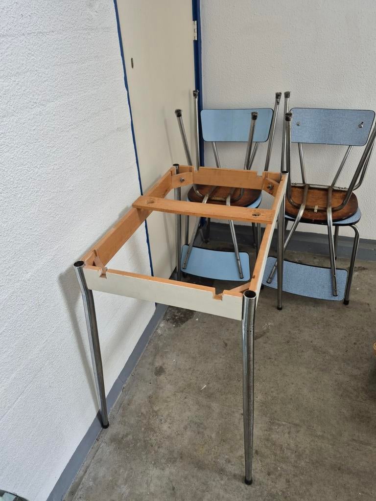 Retro Formica eettafel met 4 blauwe stoelen, Ophalen, Gebruikt, 100 tot 150 cm, 50 tot 100 cm